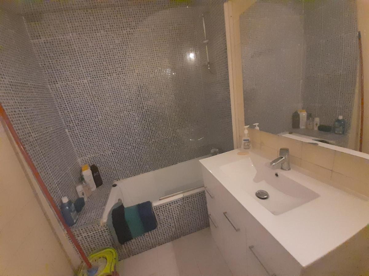 Room In Guest Room - Peaceful Accommodation In Madrid Near Atocha Exterior photo